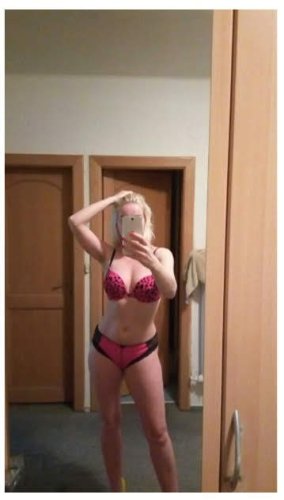 SLADKÁ ŽHAVÁ SEXY JANNI